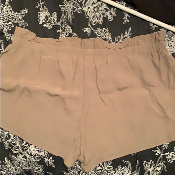 Wilfred green shorts - Picture 2 of 5